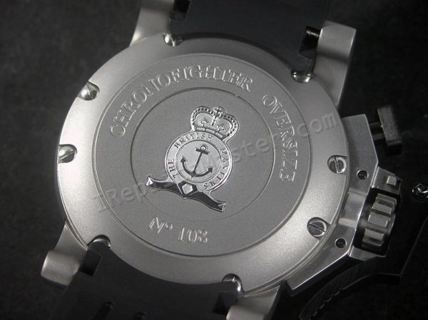 グレアム氏はダイバー100トンChronofighterを特大。スイス時計のレプリカ