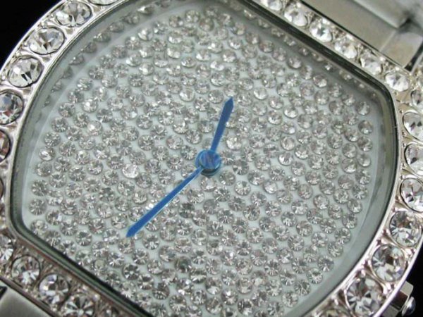 カルティエロードスタージュエリーの時計のレプリカ