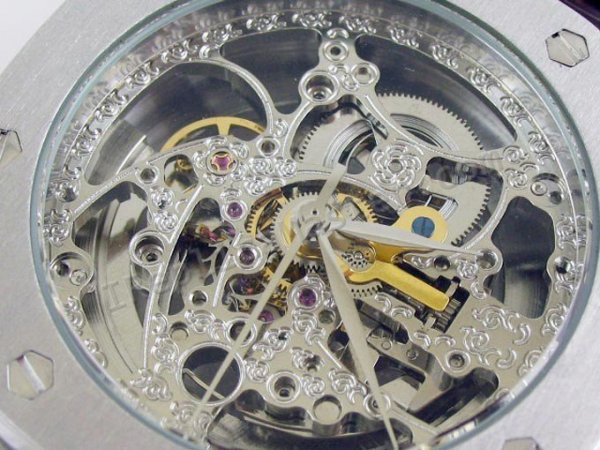 オーデマピゲは、ロイヤルオークSceletonレプリカ時計をピゲ