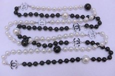 Chanel White / Black Pearl Necklace Replik