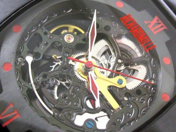リチャードはRM007 WGのレプリカ時計をミル